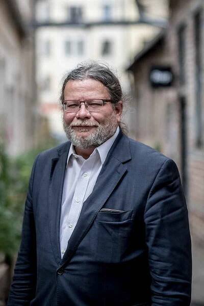 Norma Euro 7 ohrožuje cenu aut i výrobu v Evropě, varuje Alexandr Vondra
