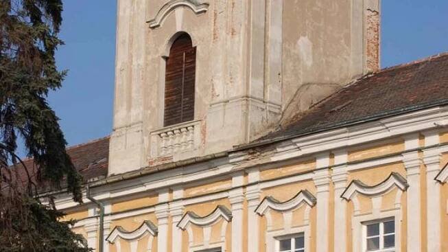 Prodej zámku v Přestavlkách vázne kvůli nedořešeným majetkoprávním vztahům.