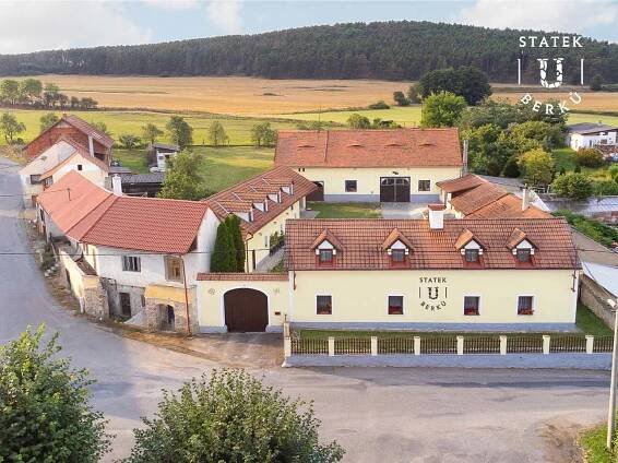 Statek u Berků Drážkov - celek z dronu - pronájem chalupy - foto 7