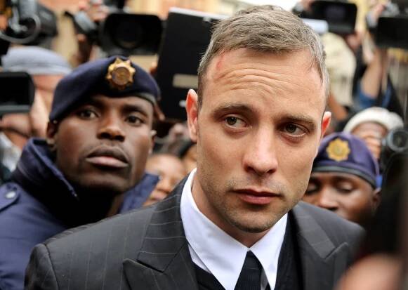 Paralympijský vítěz Pistorius bude propuštěn z vězení. Za vraždu přítelkyně si odpykal deset let