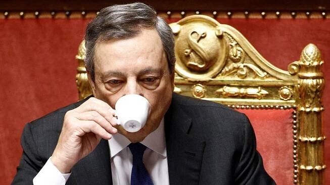 Draghi dostal důvěru, přesto to může znamenat konec a chaos. Spojenci hlasování bojkotovali