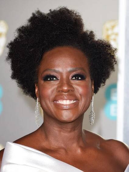 Hairstyles for Women Over 50: Viola Davis Side Part and Curls