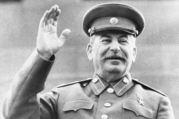 Chruščovovo odhalení Stalinových zločinů byla chyba, usoudili ruští komunisté