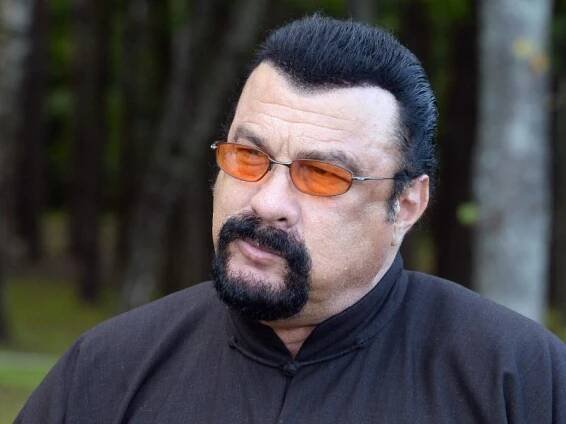 Steven Seagal navštívil Donbas, včetně věznice Olenivka