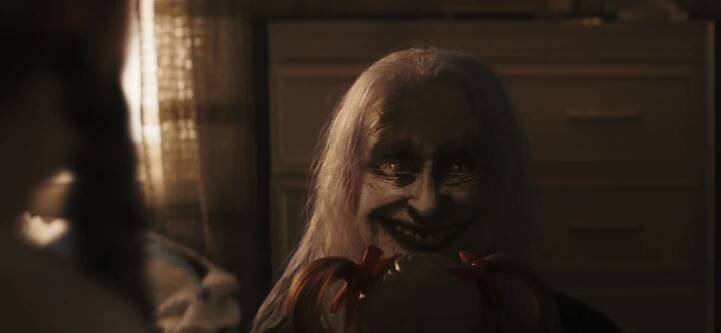 Slavná hororová série končí. V zajetí démonů 4 má znepokojivý trailer. Panenka Annabelle skutečně existuje