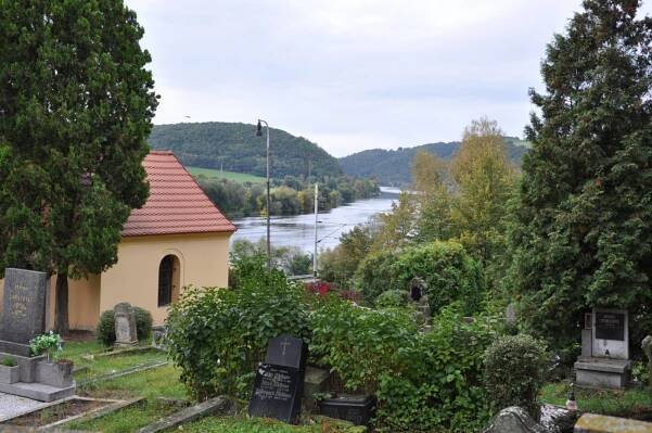 Prackovice nad Labem | Detail hřbitova | Databáze historických hřbitovů