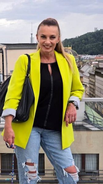 Bendová se bojí pohřbení, Bendig doma kouzlí a Klus se zcela obnažil