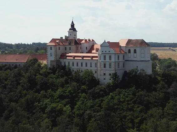 Fotografie - Jevišovice - starý zámek - 20.07.2019