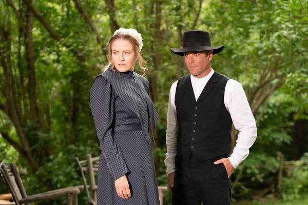 Případy detektiva Murdocha - Čisté ruce - Z filmu - Helene Joy, Yannick Bisson
