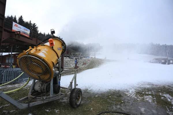 Sjezdovky na Vysočině začínají se zasněžováním, start sezony nejistý | Vysočina-news.cz
