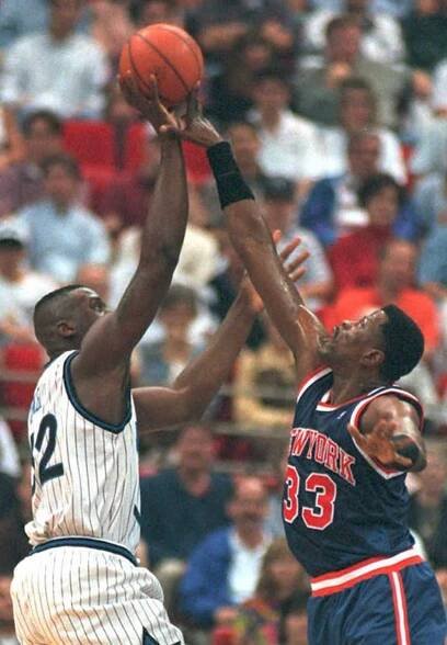 Orlando Magic center Shaquille O’Neal (L) has his