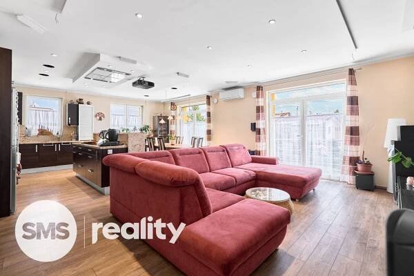 Prostorný chytrý dům 5+kk (390 m2), zahrada, FVE, metro Stodůlky Praha 5 | Reality.iDNES.cz 