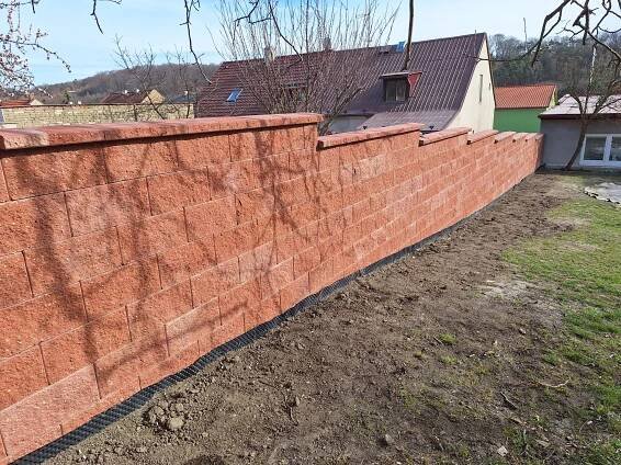 Oplocení , betonové ploty a opěrné zdi Kladno -