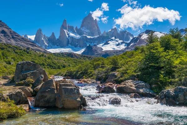 tekoucí voda na hoře fitz roy v patagonii argentina - patagonie - stock snímky, obrázky a fotky