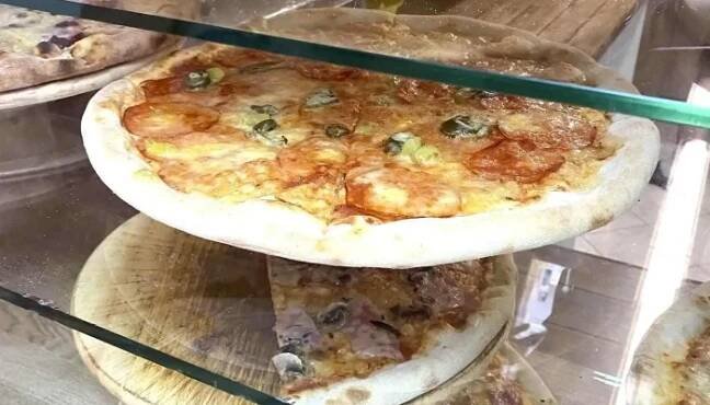 Pizza Tony -  Jidlo A Piti - Nám. T. G. Masaryka 314