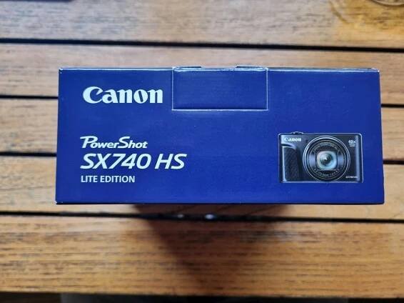 Canon PowerShot SX740 HS 20.3MP Digital Camera - Schwarz