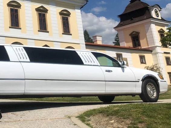 Limuzína Pardubice, pronájem limuzíny