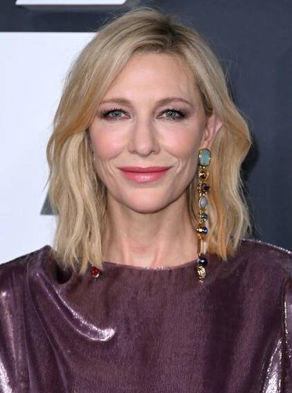Přirozeně stárnoucí Cate Blanchettová: Na filmové premiéře jako drsňačka v kůži!
