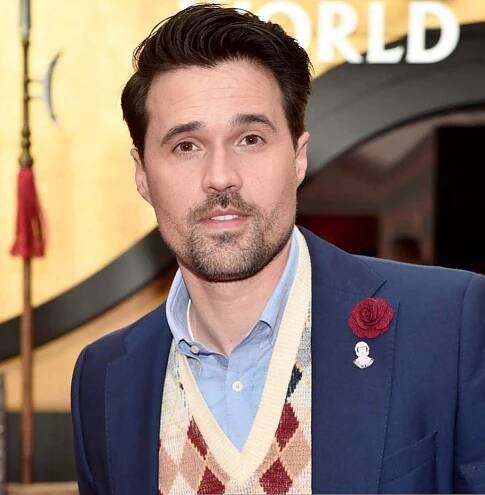 Brett Dalton Biography, Age, Height, Girlfriend - mrDustBin