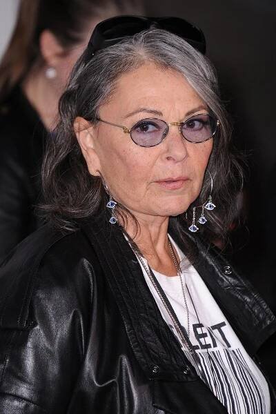 Nevěříme vlastním očím! Kdysi obézní hvězda seriálu Roseanne vypadá po šedesátce bezvadně