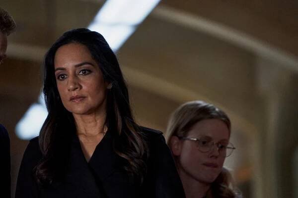 Osudové cesty - Uprchlík - Z filmu - Archie Panjabi, Kelly McCormack