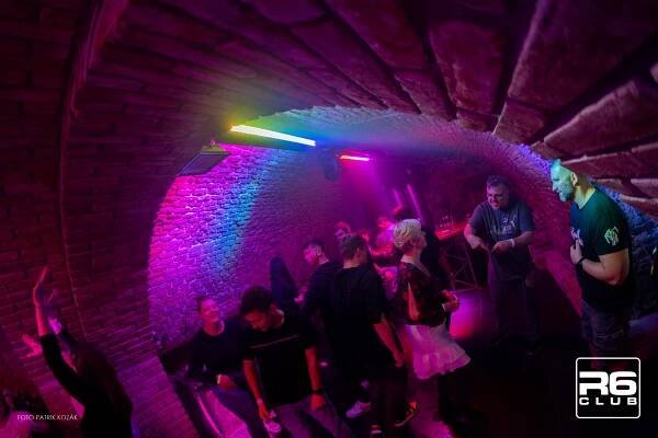 Ibiza Oldschool by Varna - R6 CLUB