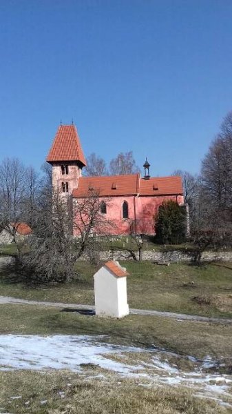 Soubor:Boletický kostel s kapličkou.jpg – Wikipedie