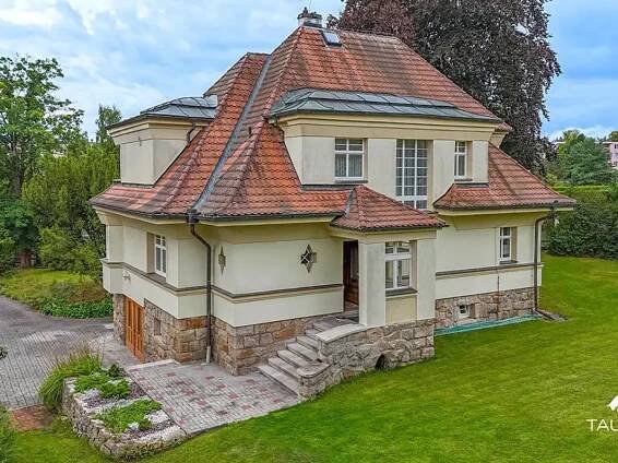 Prodej vily 341 m², pozemek 2044 m²