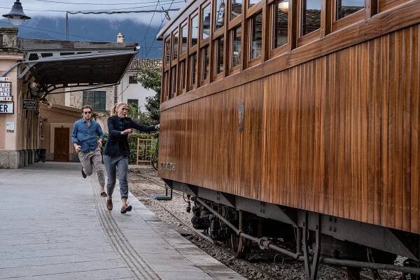 Vražedná Mallorca - Velký ctitel - Z filmu - Julian Looman, Elen Rhys