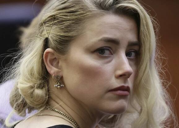 Po fiasku s Johnnym Deppem se uklidila do Madridu. Amber Heard chodila s muži i ženami, dnes vypadá jako máma spokojeně
