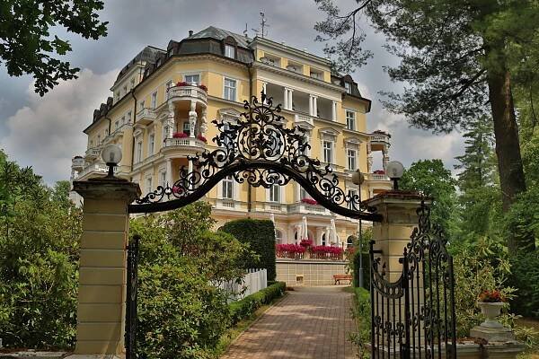 Festival vín, pochody mažoretek i hudba do ulic. Co chystají Františkovy Lázně