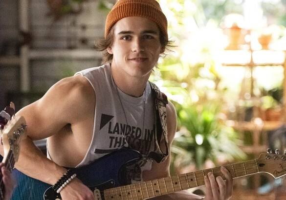 33-facts-about-charlie-gillespie