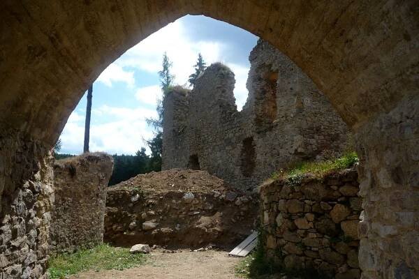 Nálezy archeologů změnily historii hradu Pořešín. Lidé se o nich dozví na besedě