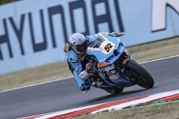 Do své druhé sezony v MS superbiků vstoupí letos Oliver König. – Motor-Max.cz