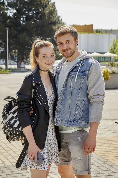 Herec jen o fous unikl amputaci prstů: V nemocnici mi poraněnou ruku přišili k břichu, šokuje