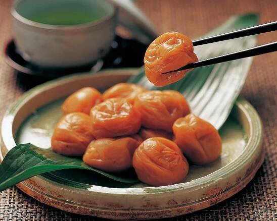 Jak si doma vyrobit umeboši: Nakládané švestky plné síly a tradice - Radyzezahrady.cz