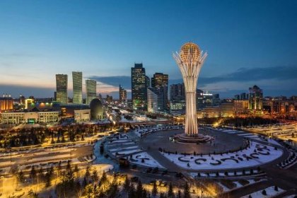 . Hlavní město Kazachstánu, město Astana, v zimním večeru — Stock obrázek