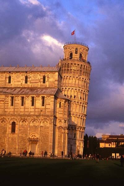 image of piazza dei miracoli pisa italy
