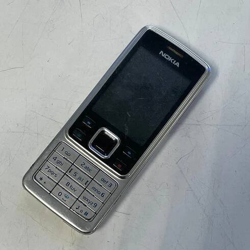 Tlačítkový telefon Nokia 6300