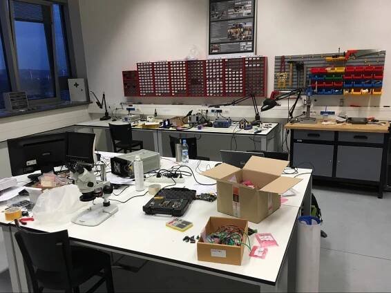 Hardwarová dílna a laboratoř (HWLab) - FIT ČVUT