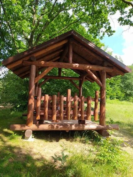 Obec Lubník - Fotogalerie - Altán u skály - červenec 2020