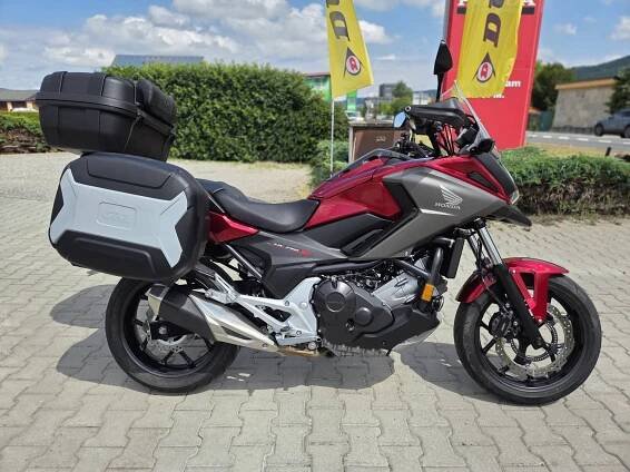 Honda NC750X se třemi kufry | Motorkáři.cz