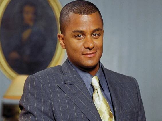 0908-Yanic-Truesdale-Michel-Gerard-gilmore-girls-show-then-and-now-photos-primary