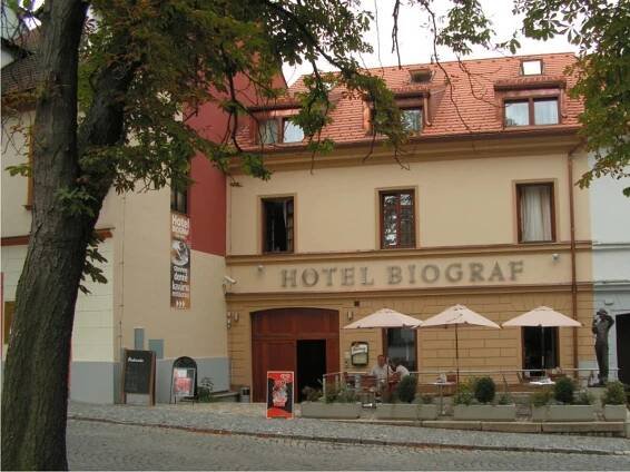 Malkus hotelu Biograf Písek | Apetee