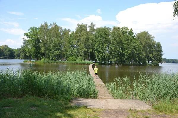 Fotografie - Lávka na ostrůvek v rybníku Hejtman - 28.06.2024