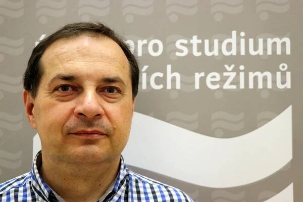 PhDr. Jan Kalous, Ph.D. (1972) – Ústav pro studium totalitních režimů