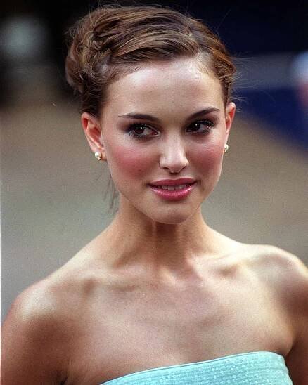 Natalie Portman arrives for the Royal Premiere of Star Wars: Episode 1, The Phantom Menace, at Leicester Square, London.