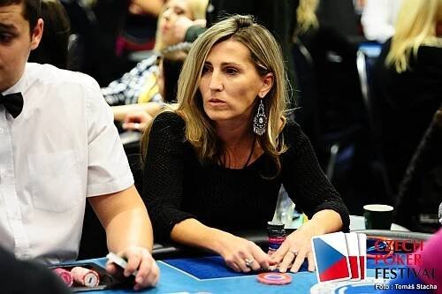 CPF: Šárka Johanidesová usedá znovu po roce na český ženský pokerový trůn - POKERživě