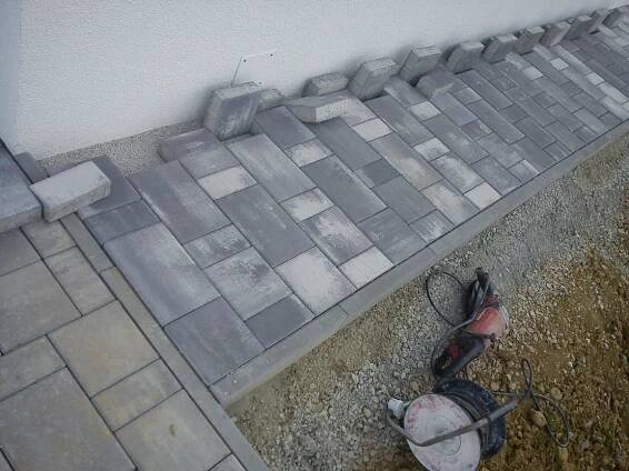 Jakou dlažbu na terasu ke vjezdu ke garáži? - Dlažba, chodník, cesta | Modrastrecha.cz