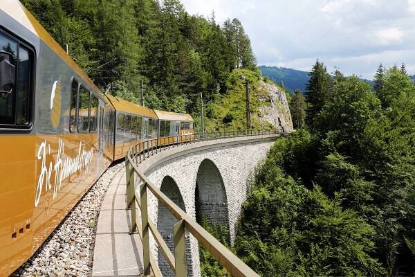 Pilgrims on the Mariazellerbahn - Pilgrimage & Hiking